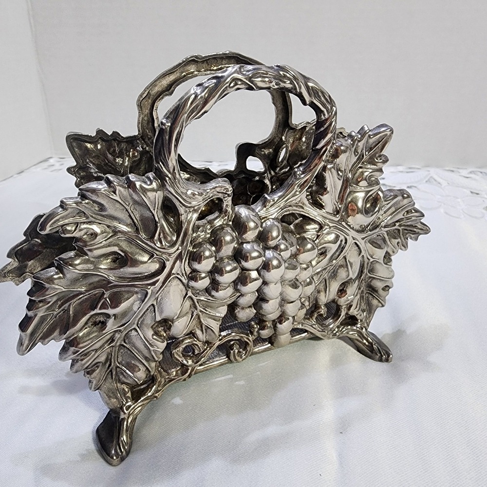 Vintage 1994 Godinger Silver Grape Leaf Napkin Holder Silver Plated Footed